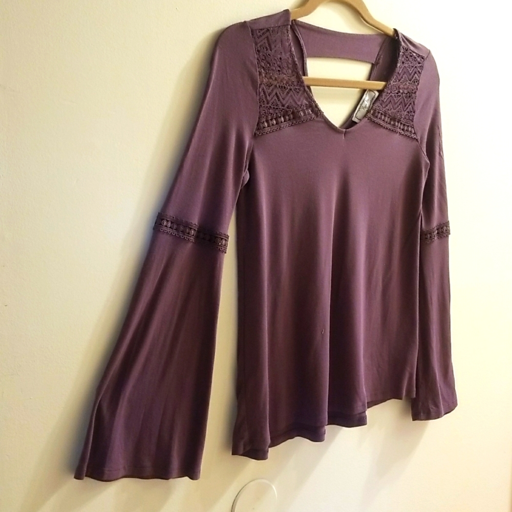Purple shirt with flared sleeves and embroidered accents